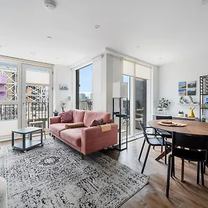 https://amazing-brand-new-apartment-with-panoramic-balcony.brighton-hotels-england.com